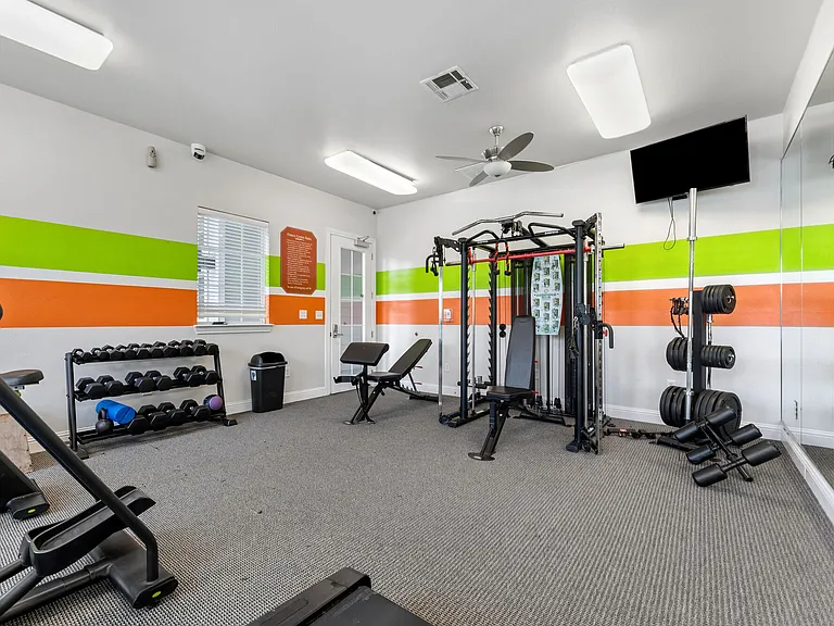 Point Royale Apartments — Photo 40