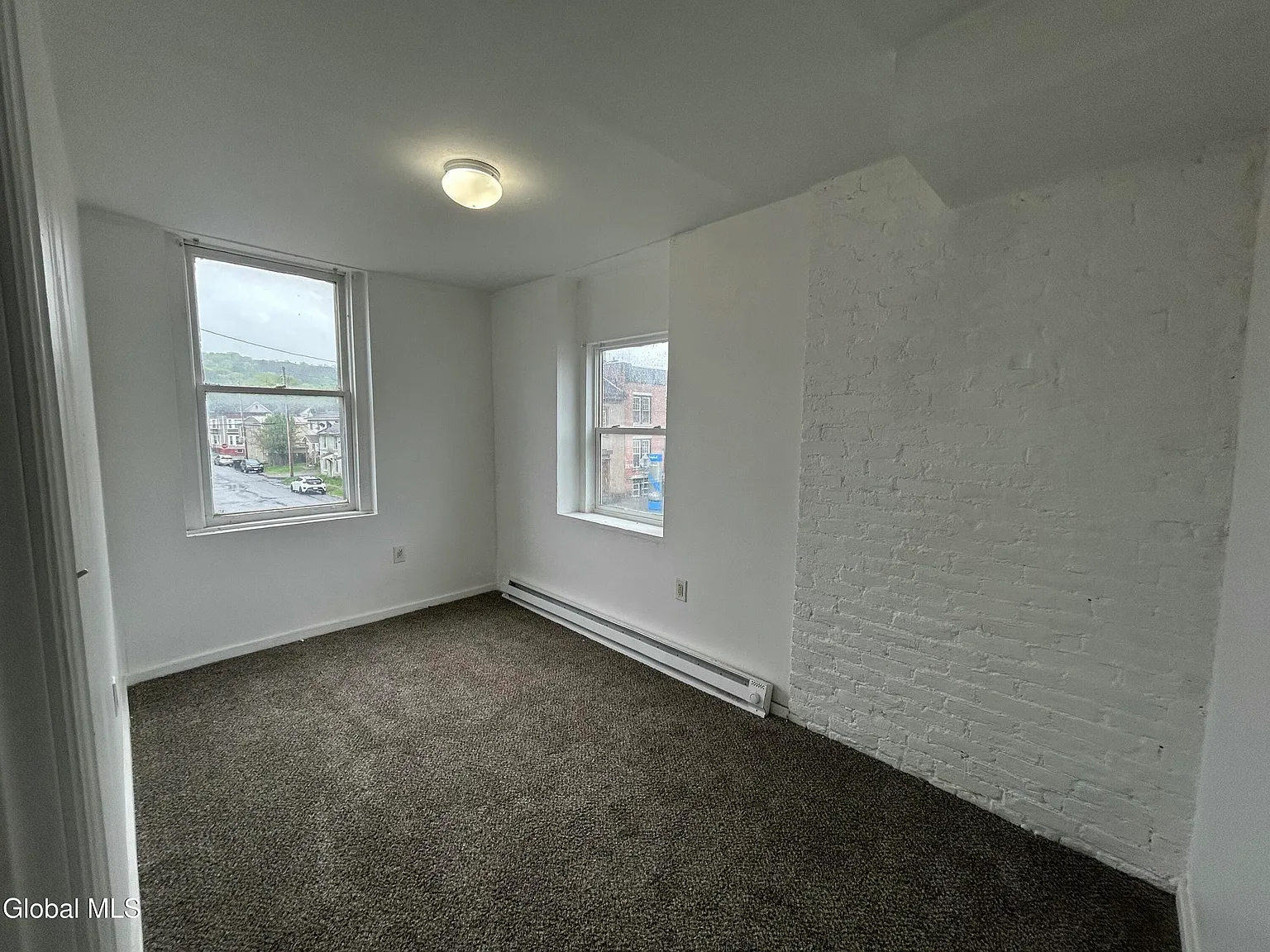 2 bed, 1.0 bath, 650 sqft, $1,400 — Photo 2
