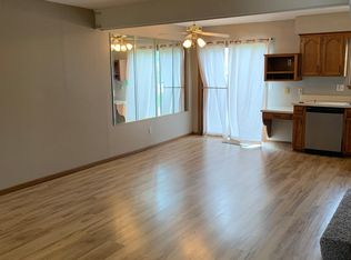 212 SW Pinetree Ln, Lees Summit, MO 64063