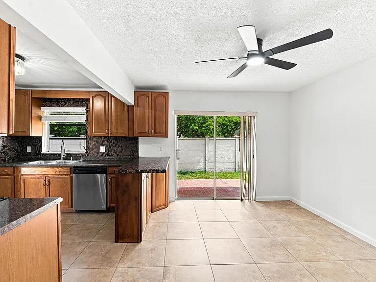 3310 NW 90th Ave #N — Photo 11