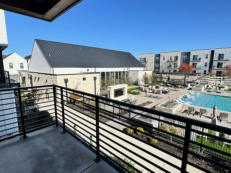 2102 Legacy Dr #TCR — Photo 3