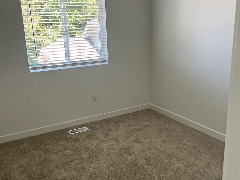384 S Fort Ln — Photo 5