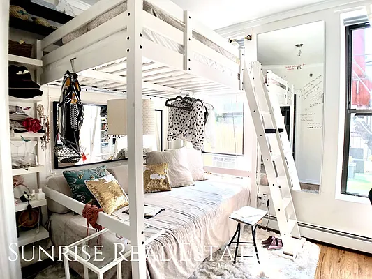 Rented by Sunrise Real Estate | media 6