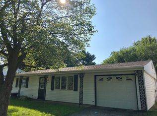 1207 Dogwood Ln, Bloomington, IL