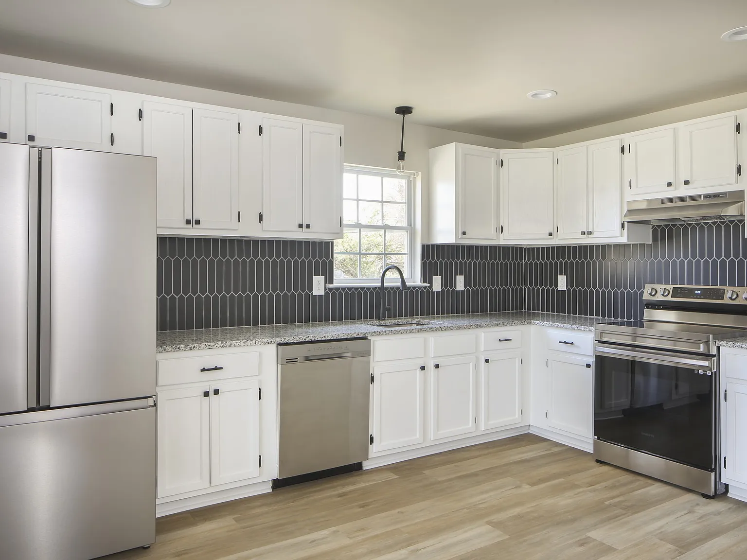 3 bed, 2.0 bath, 1478 sqft, $2,250 — Photo 4