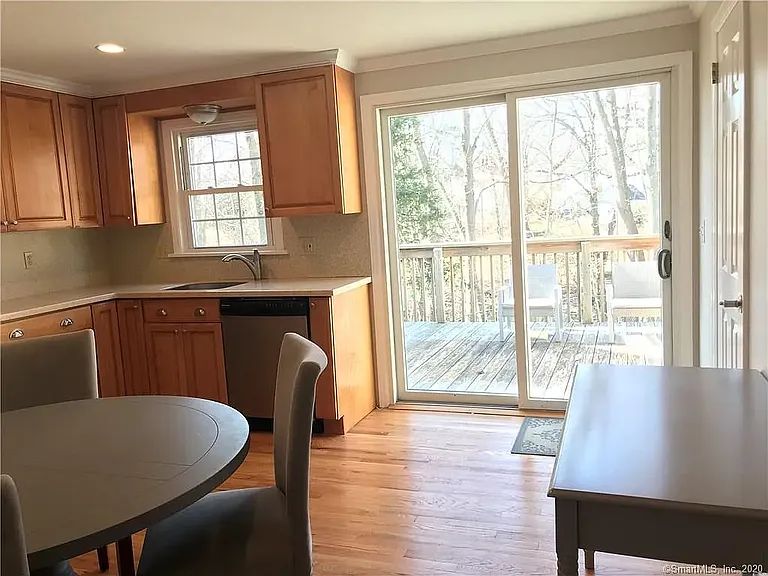 16 Ledge Ave #2 — Photo 4