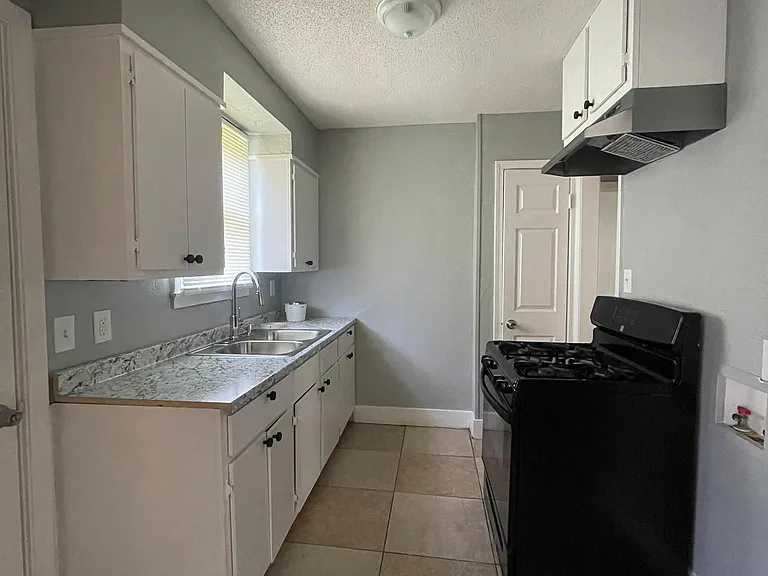 4317 Ferndale Rd — Photo 3