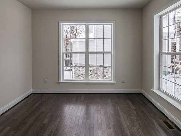 3rd image of 160 Overbrook Dr