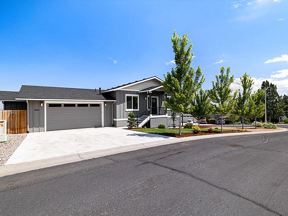 3rd image of 3525 SW Hillcrest Ct