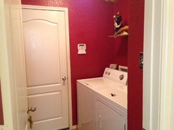 laundry machines included