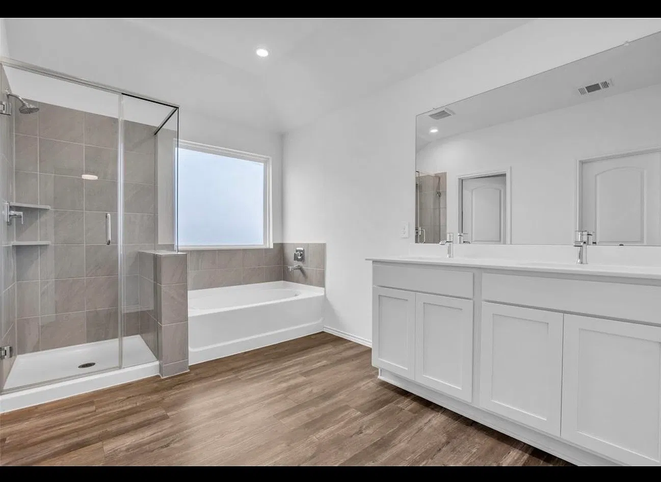 4 bed, 2041 sqft, $2,800 — Photo 4