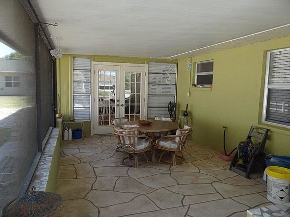 3rd image of 737 Lomond Dr