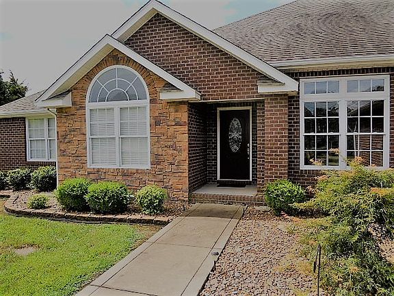 2nd image of 850 Oakwood Ln