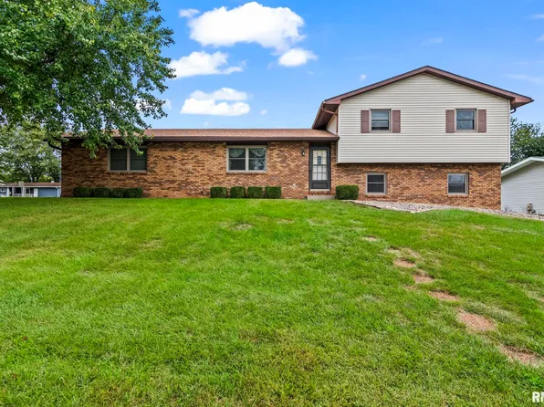 23 Timbercrest Dr, Sherman, IL 62684