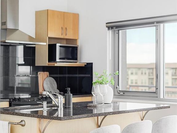 5th image of 2958 Syracuse Street #406