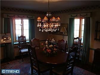 5th image of 837 Turner Ave