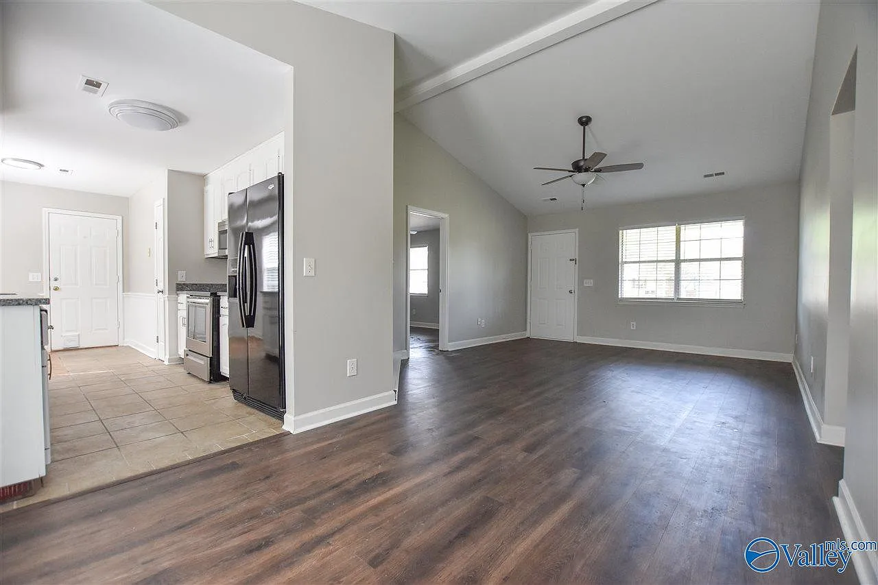 3 bed, 2.0 bath, 1175 sqft, $1,550 — Photo 4