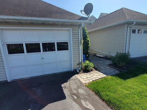 2nd image of 437 Wyndham Ct