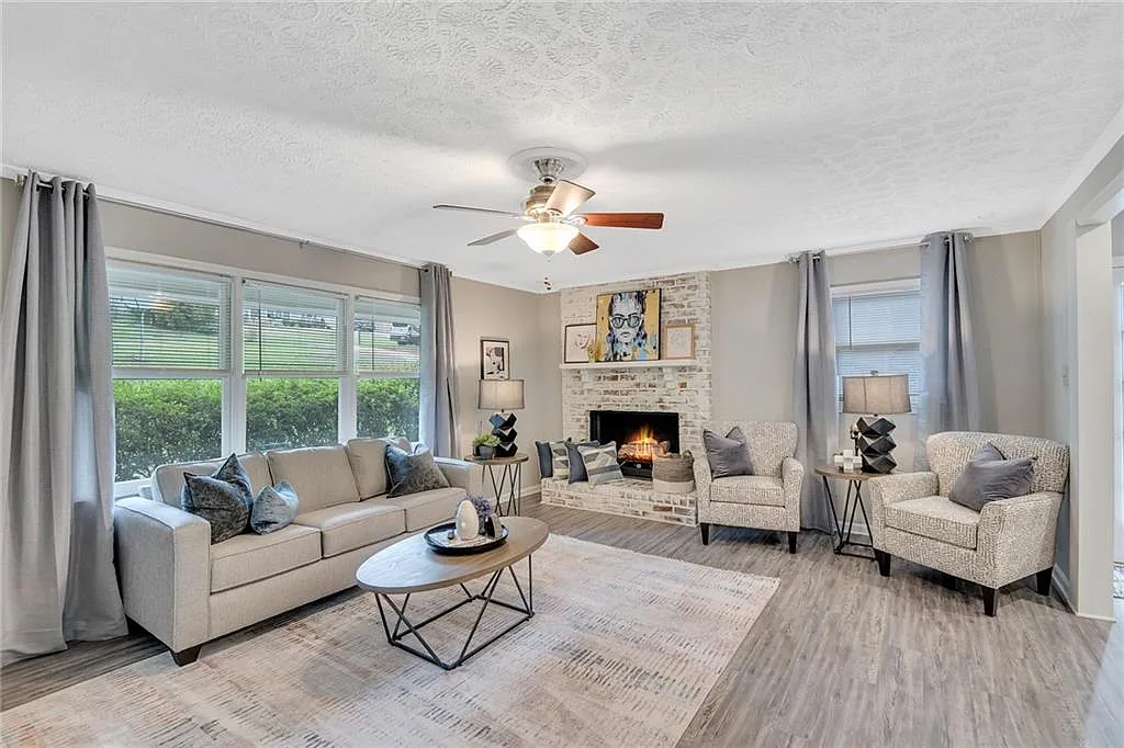 3 bed, 2.0 bath, $4,750 — Photo 2