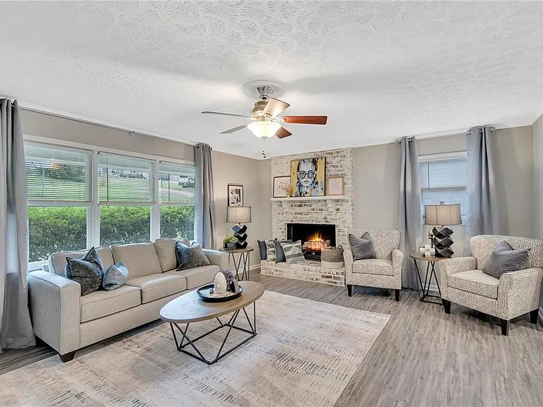 209 Caboose Ln — Photo 2