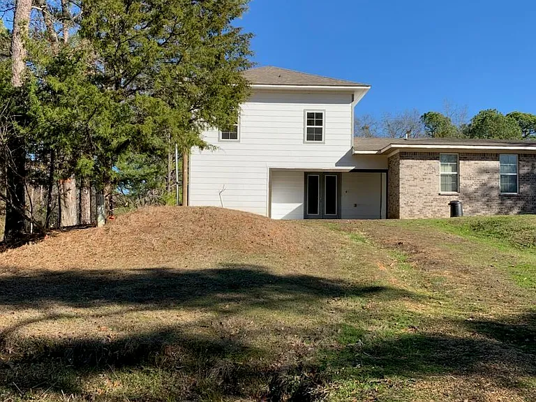 250 Dave Brown Rd #B — Photo 1