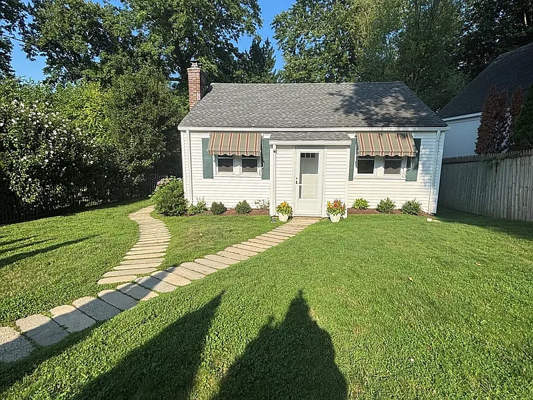 4 Highview Ave #R — Photo 3