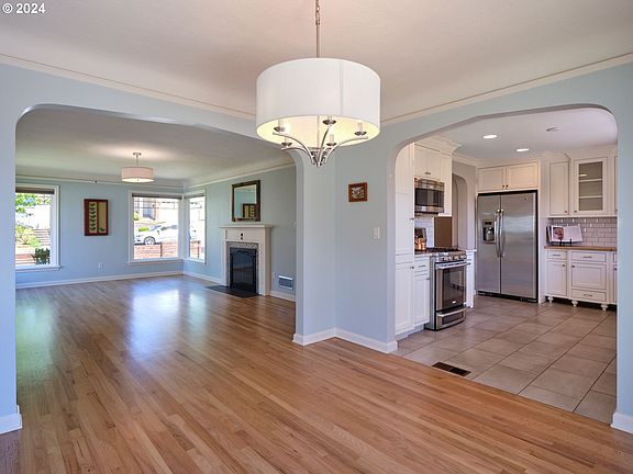 5th image of 611 W 37th St