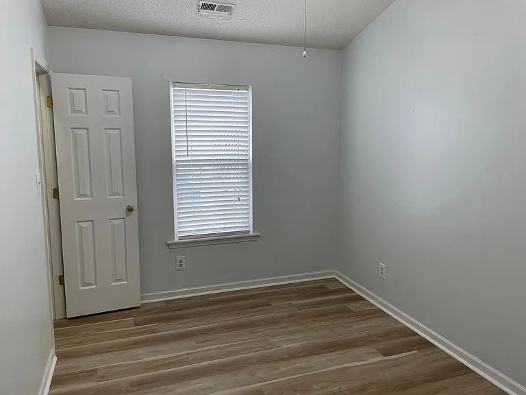 480 Saltaire Dr — Photo 25