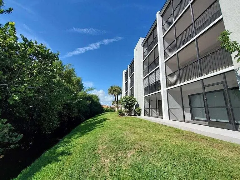 1605 S US Highway 1 #F203 — Photo 5