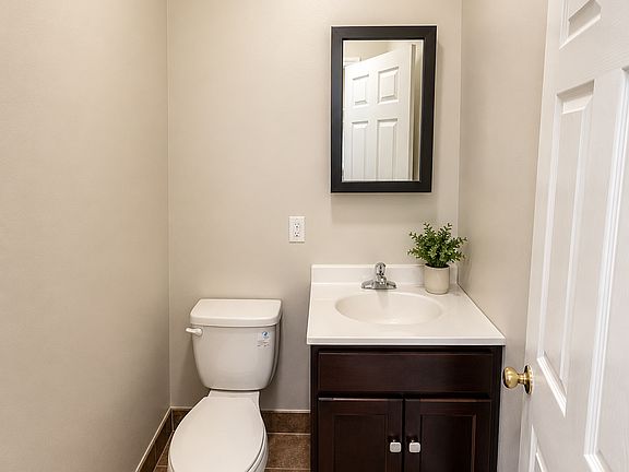 4th image of 493 Irvine Turner Blvd Floor 2
