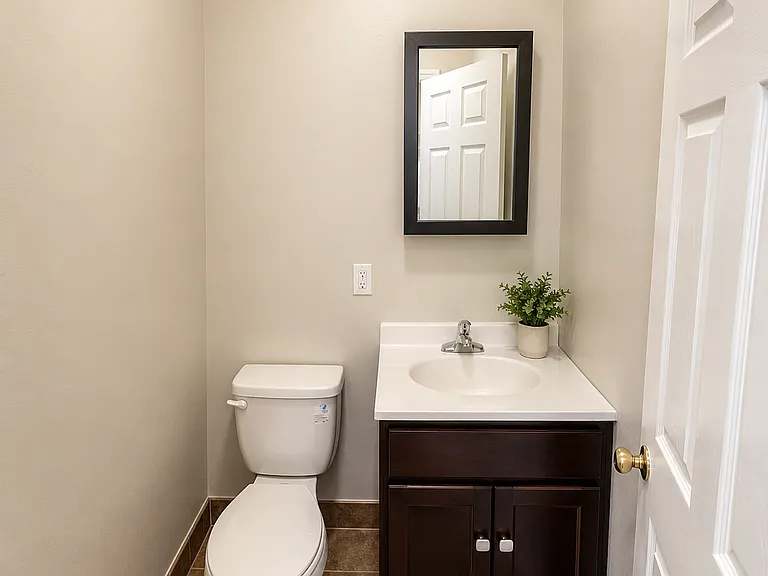 493-495 Irvine Turner Blvd #4 — Photo 4