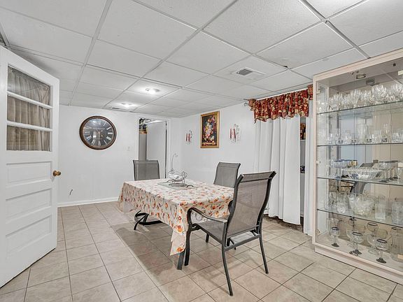 3rd image of 2907 E North St