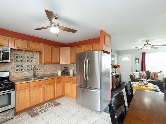 3rd image of 1760 Redwood Ave