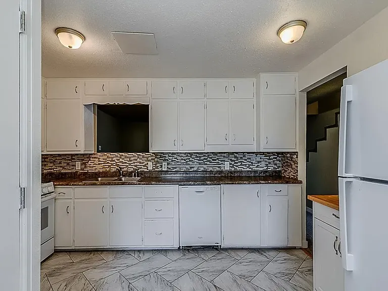 244 Cribbon Ave — Photo 5