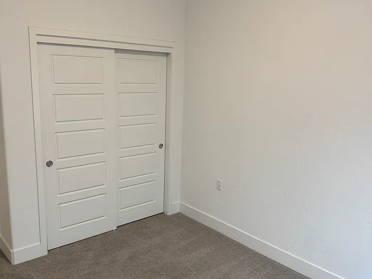 525 E Riverway Ave — Photo 30