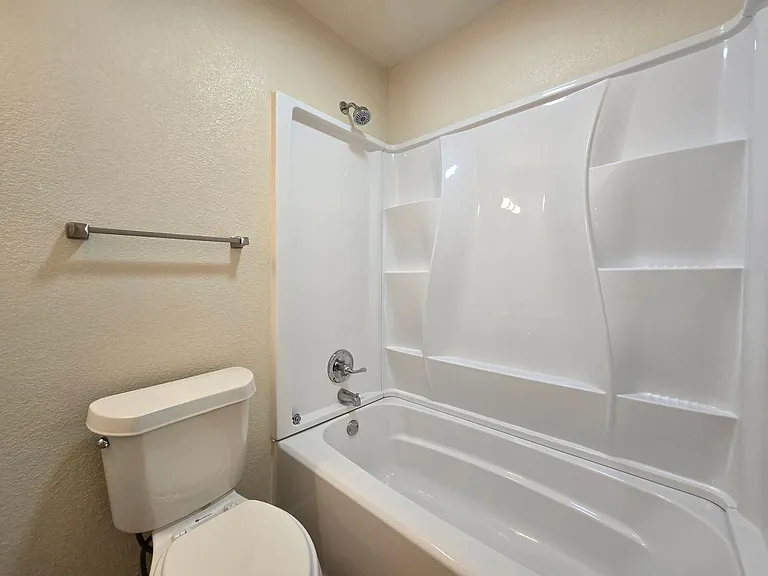 501 W Voelter Ave — Photo 23