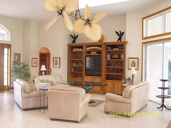 3rd image of 368 SW Squire Johns Ln