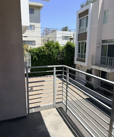 1400 N Fuller Ave #8 — Photo 21
