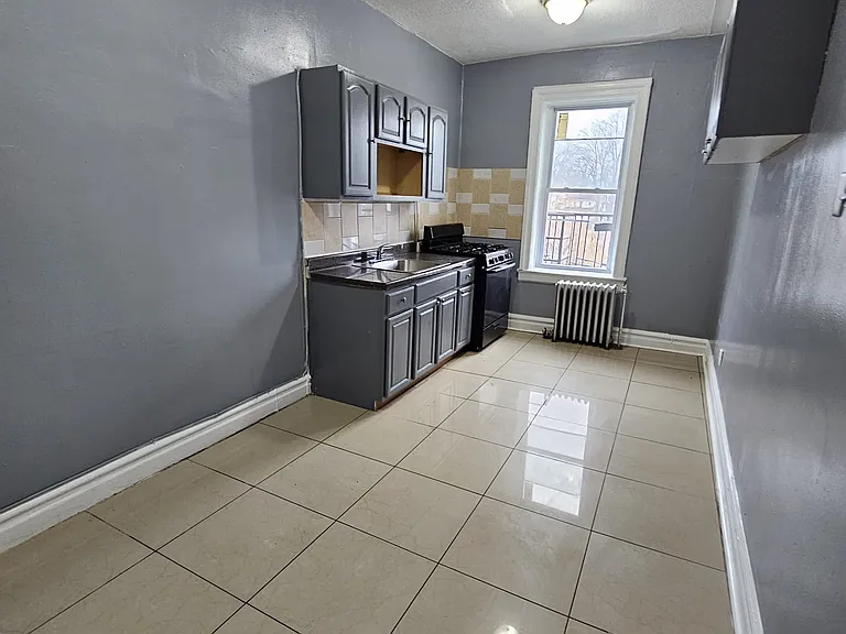160 Grumman Ave #503 — Photo 5