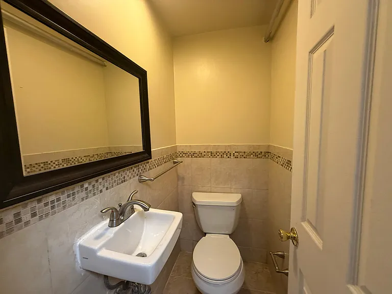 1027 Belmont Ave #2B — Photo 9