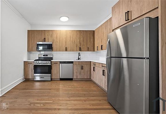 4th image of 6511 N Leavitt St #3