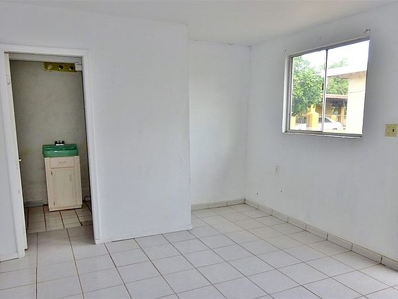 5th image of 1479 N Cadena Ave