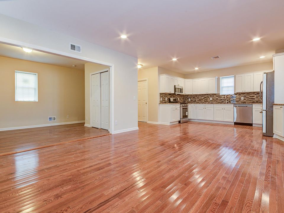 2nd image of 106 Oak St