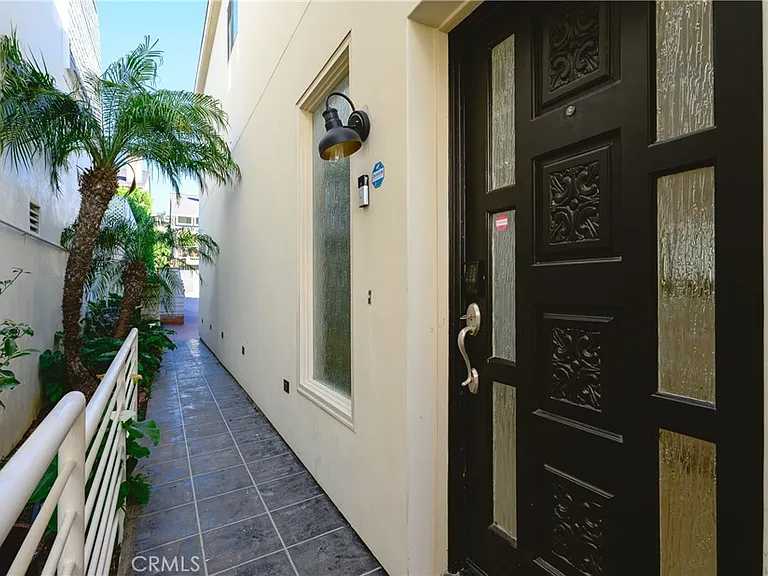 883 Katella St — Photo 16