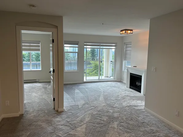 4768 Brentwood Dr #205, Burnaby, BC V5C 0C7