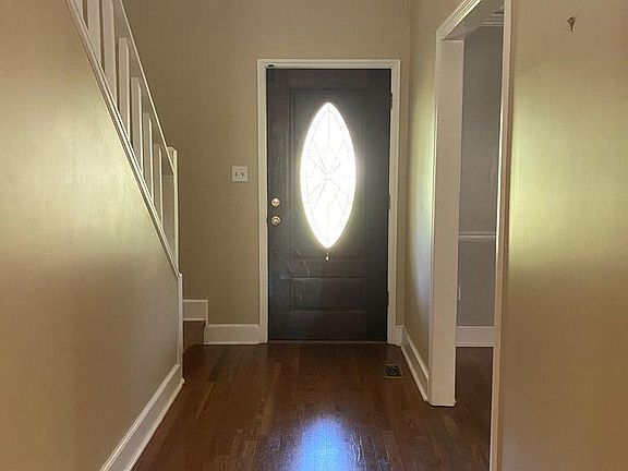 4th image of 811 Lake Laurie Dr