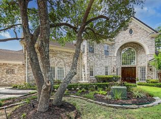 2715 S Southern Oaks Dr, Houston, TX 77068