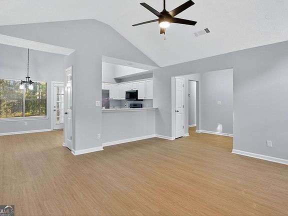 3rd image of 218 Nicki Ct