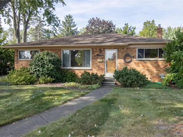 17058 W Thirteen Mile Rd, Beverly Hills, MI 48025