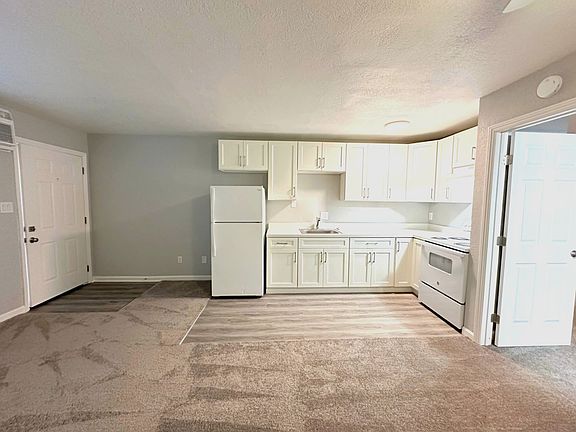 4th image of 1020 N San Joaquin St #C
